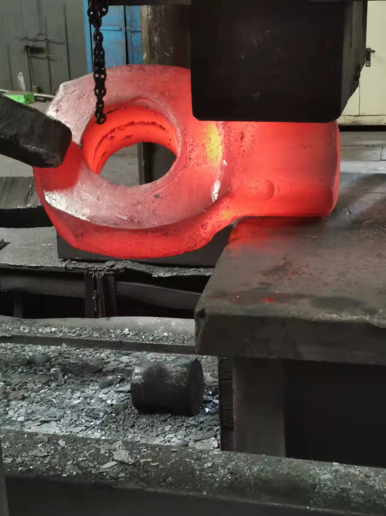 Free forgings/forgings gedhe lan industri sing gegandhengan (kalebu dering karo diameteripun ndhuwur 500mm lan tembok kandel seamless tabung baja)