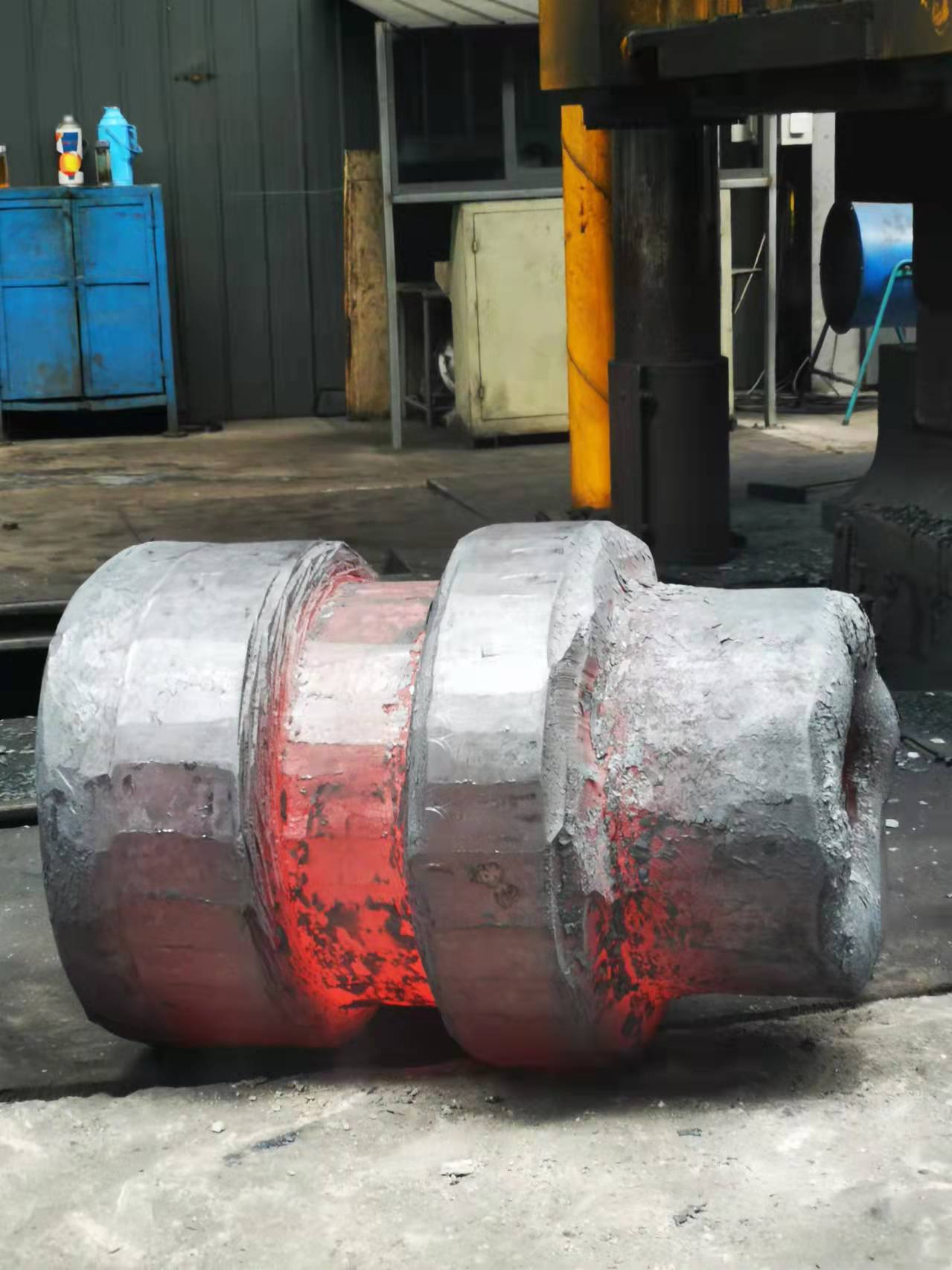 Forgings gedhe lan pituduh aplikasi utama